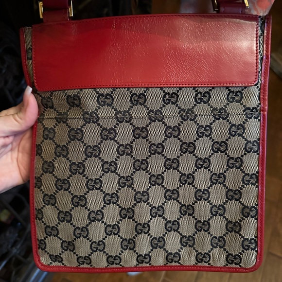 Beautiful Gucci Messenger Crossbody Bag - Picture 8 of 10